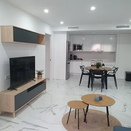 New Luxury - 200m From Center & Apartment Torrevieja