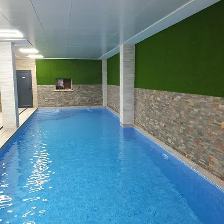 New Luxury - 200m From Center & Apartment